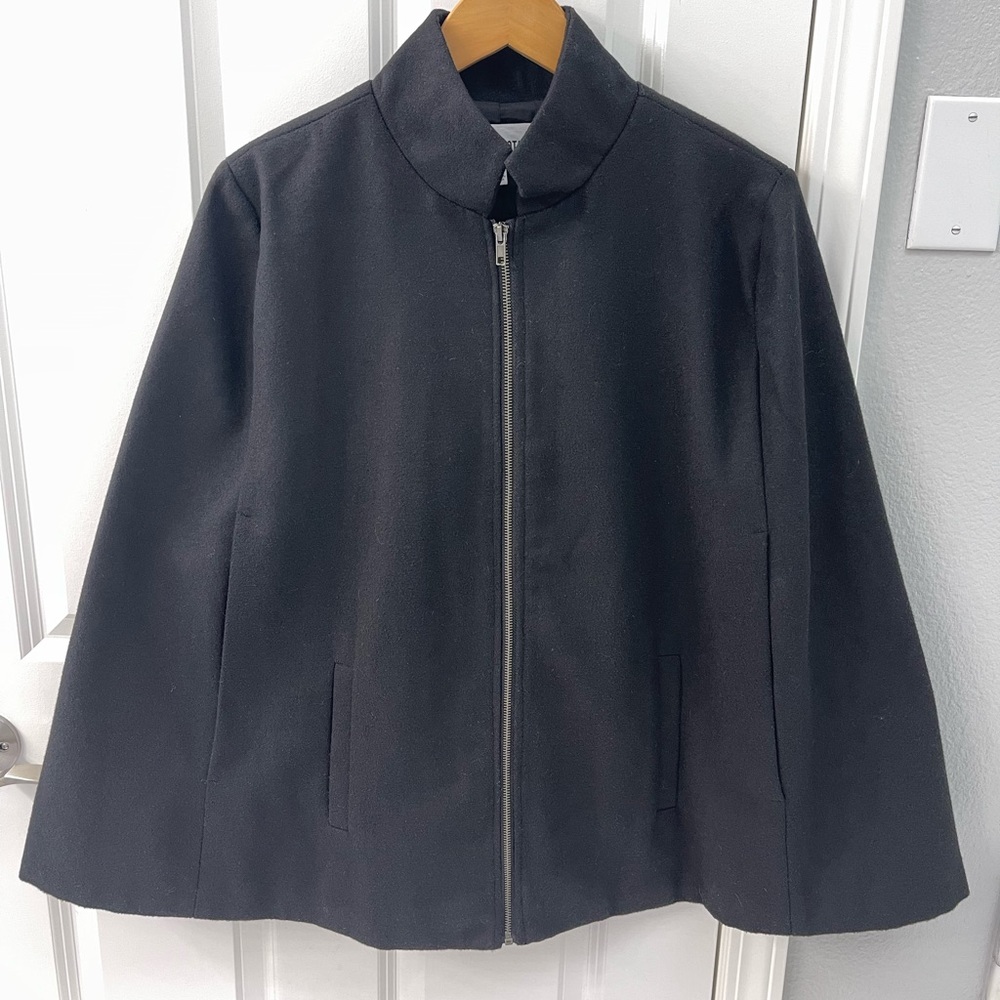 BB Dakota size Large Black Cape with pockets and arm holes